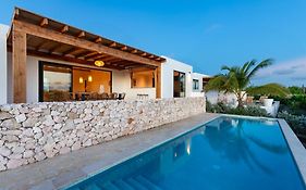 Luxury Villa With Privacy And Private Swimming Pool